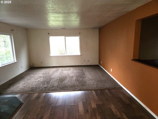 82284 HILLVIEW Dr, Creswell, OR 97426
