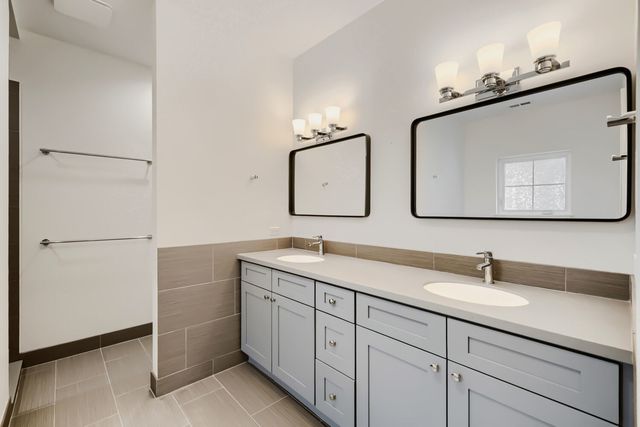 319 S Washtenaw Avenue, Chicago, IL 60612
