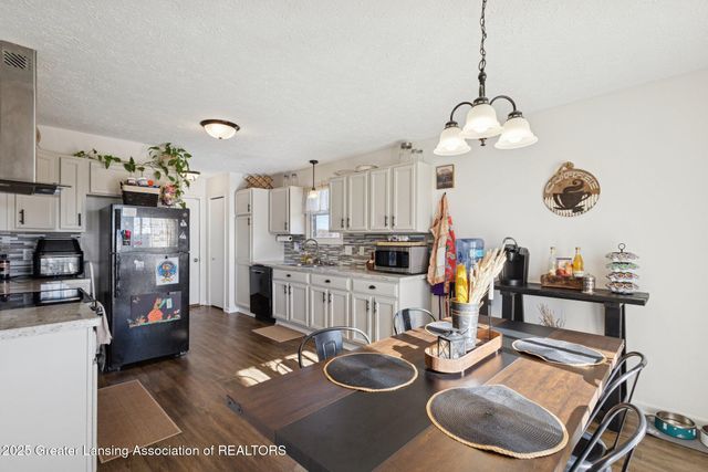 2663 Carlisle Highway, Charlotte, MI 48813