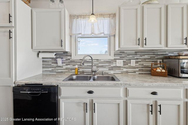 2663 Carlisle Highway, Charlotte, MI 48813