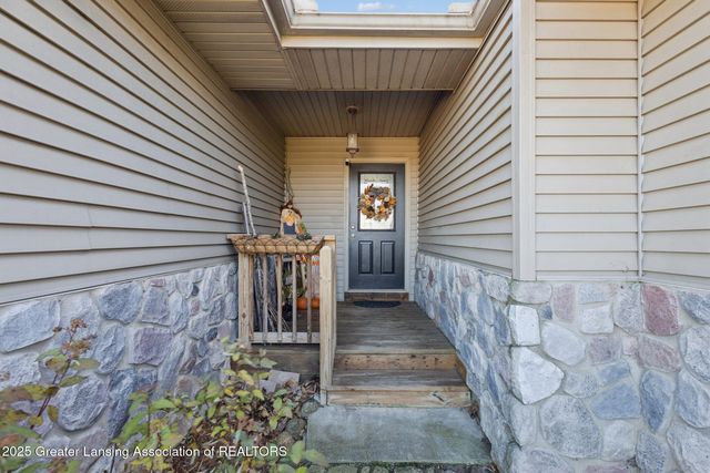 2663 Carlisle Highway, Charlotte, MI 48813