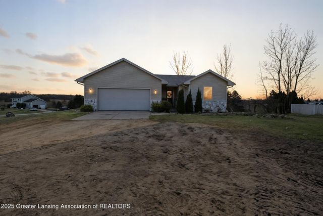 2663 Carlisle Highway, Charlotte, MI 48813