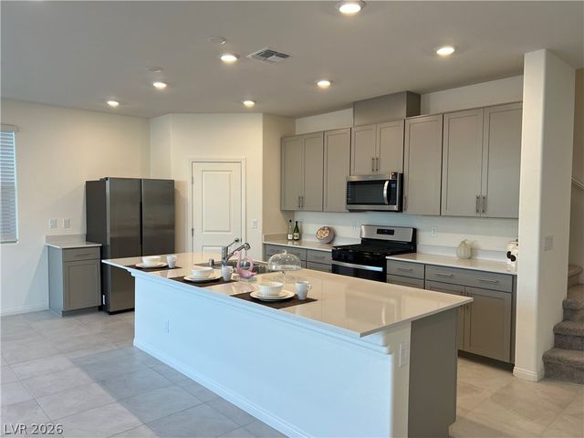 8142 Desert Cassia Avenue, Las Vegas, NV 89113