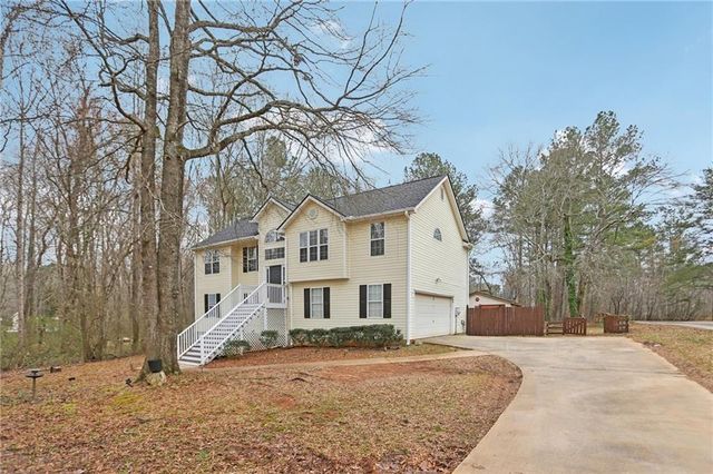83 Huntington Court, Newnan, GA 30265