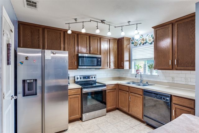 1241 Camden Yard Drive, Fort Worth, TX 76028