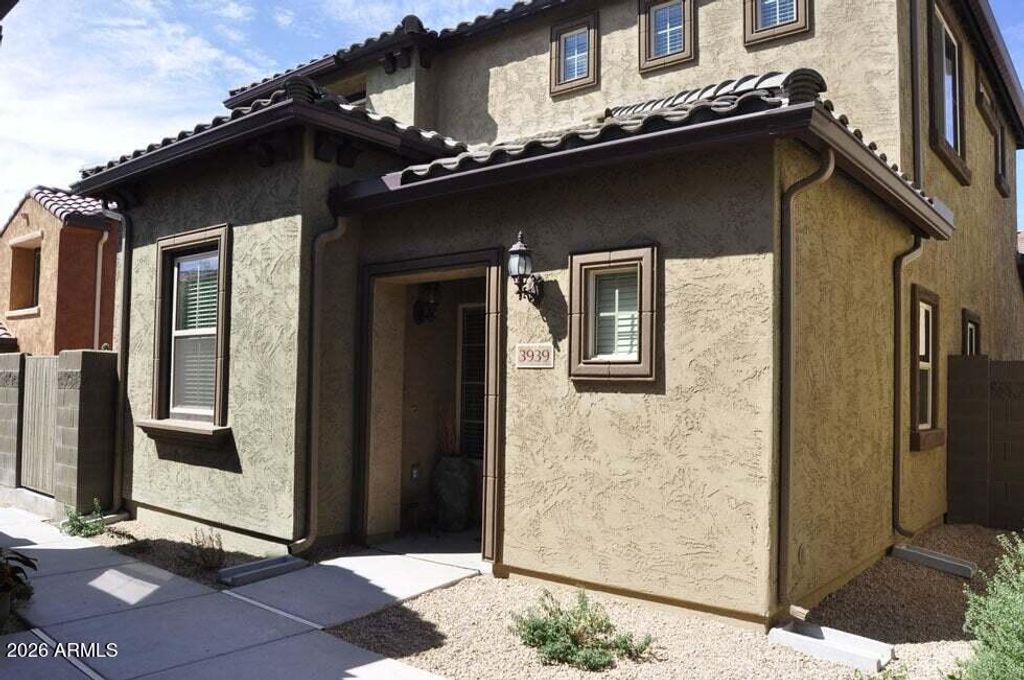 3939 E CAT BALUE Drive, Phoenix, AZ 85050