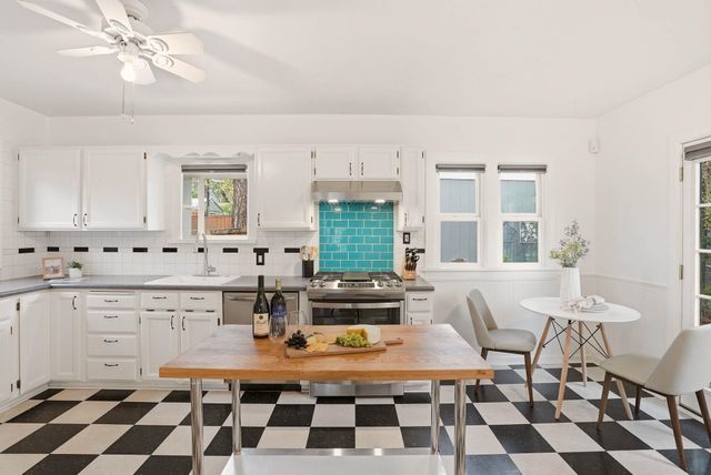 1217 S Jefferson St, Spokane, WA 99204