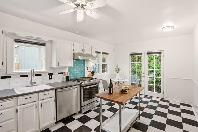 1217 S Jefferson St, Spokane, WA 99204