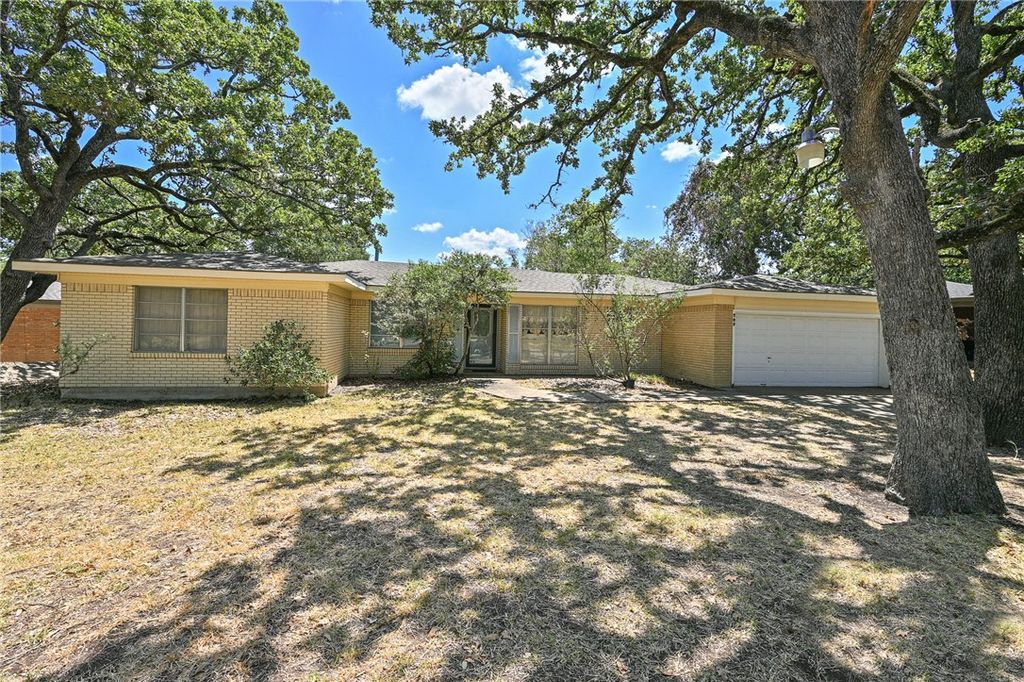 709 Esther Boulevard, Bryan, TX 77802 — exterior