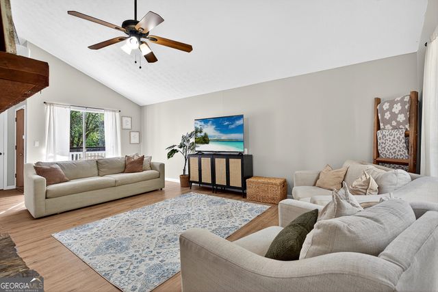 210 Marilyn Drive E, Fayetteville, GA 30214