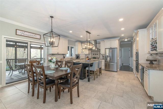 5 Crestview Lane, Sparta, NJ 07871