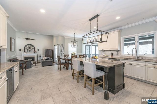 5 Crestview Lane, Sparta, NJ 07871
