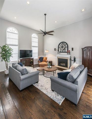 5 Crestview Lane, Sparta, NJ 07871