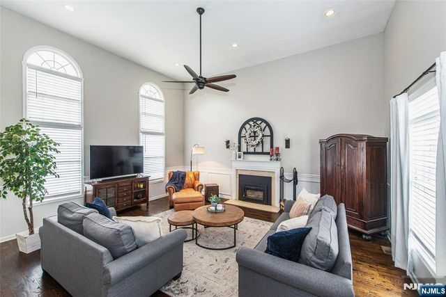 5 Crestview Lane, Sparta, NJ 07871