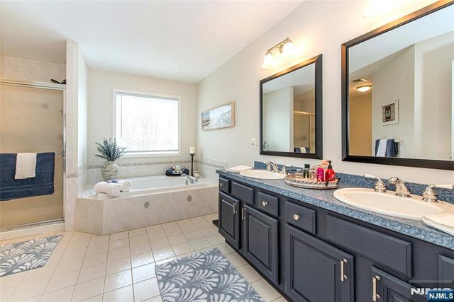 5 Crestview Lane, Sparta, NJ 07871