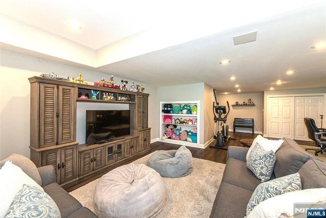 5 Crestview Lane, Sparta, NJ 07871