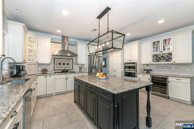 5 Crestview Lane, Sparta, NJ 07871