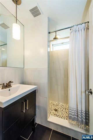 5 Crestview Lane, Sparta, NJ 07871