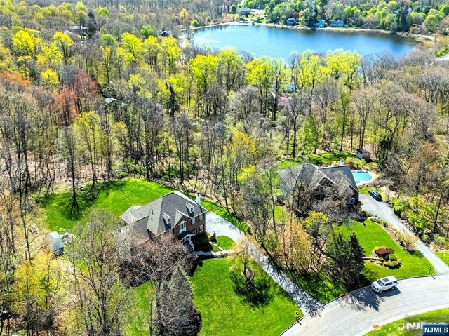 5 Crestview Lane, Sparta, NJ 07871