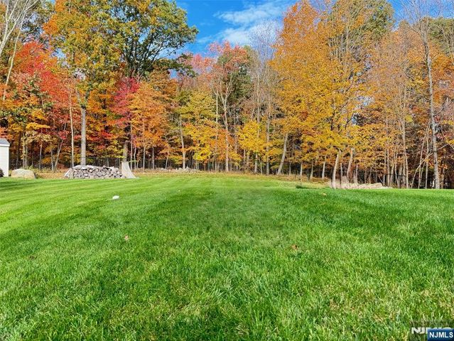 5 Crestview Lane, Sparta, NJ 07871