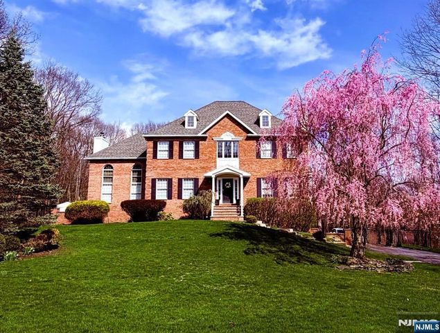 5 Crestview Lane, Sparta, NJ 07871