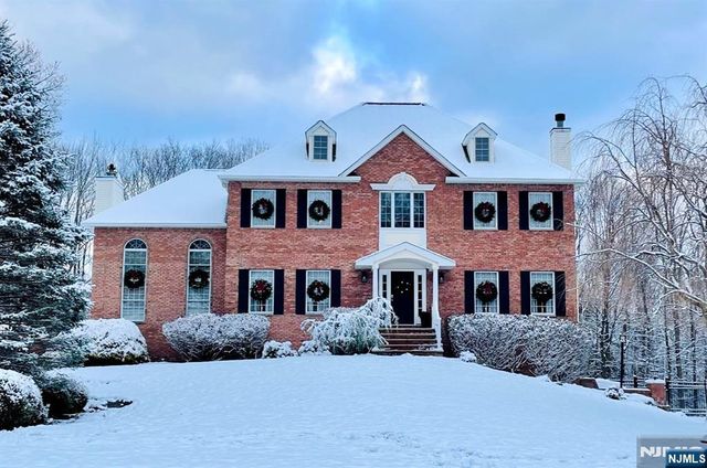 5 Crestview Lane, Sparta, NJ 07871
