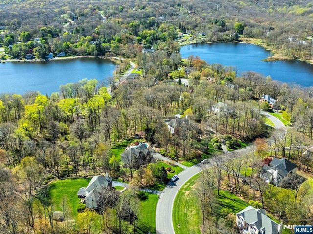 5 Crestview Lane, Sparta, NJ 07871