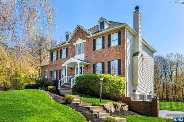 5 Crestview Lane, Sparta, NJ 07871