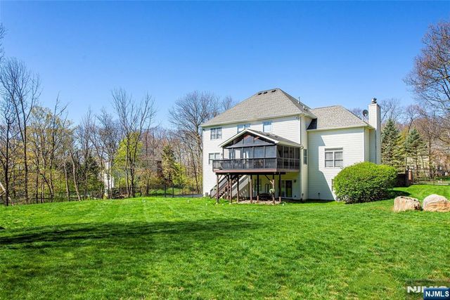 5 Crestview Lane, Sparta, NJ 07871