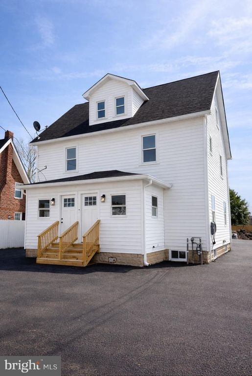 2125 OAKLAND RD, Middle River, MD 21220