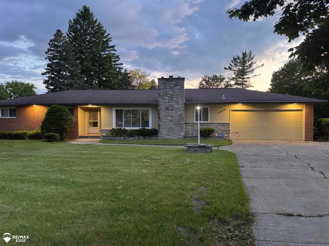 2809 S Outer Drive, Buena Vista Twp, MI 48601