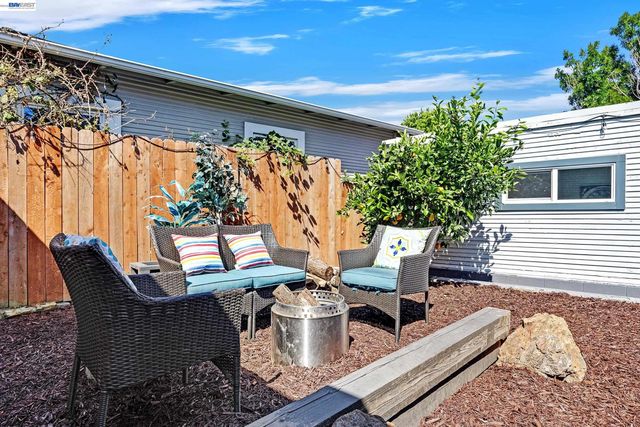 5407 Roberts Ave, Oakland, CA 94619