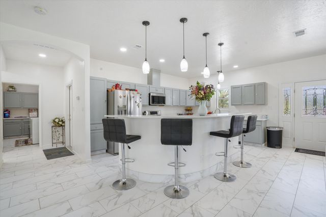 9 Elias Road, Los Lunas, NM 87031