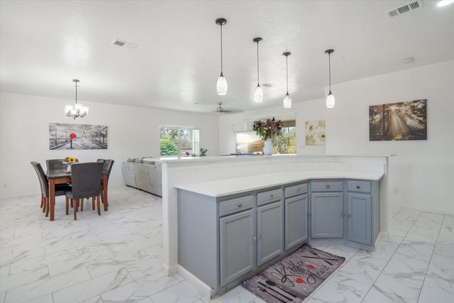 9 Elias Road, Los Lunas, NM 87031