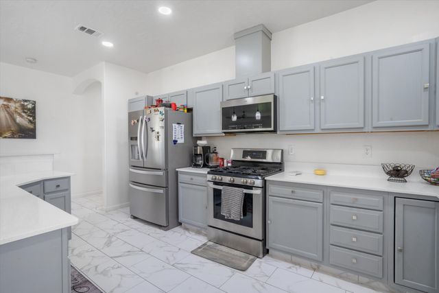 9 Elias Road, Los Lunas, NM 87031