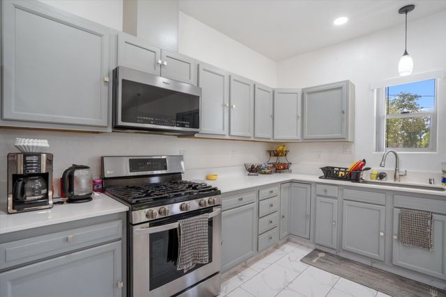 9 Elias Road, Los Lunas, NM 87031