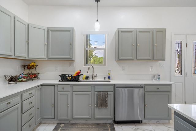 9 Elias Road, Los Lunas, NM 87031