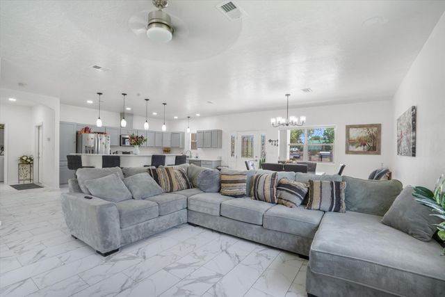 9 Elias Road, Los Lunas, NM 87031