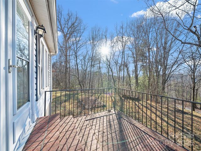 35 Smith Ridge Drive, Asheville, NC 28803