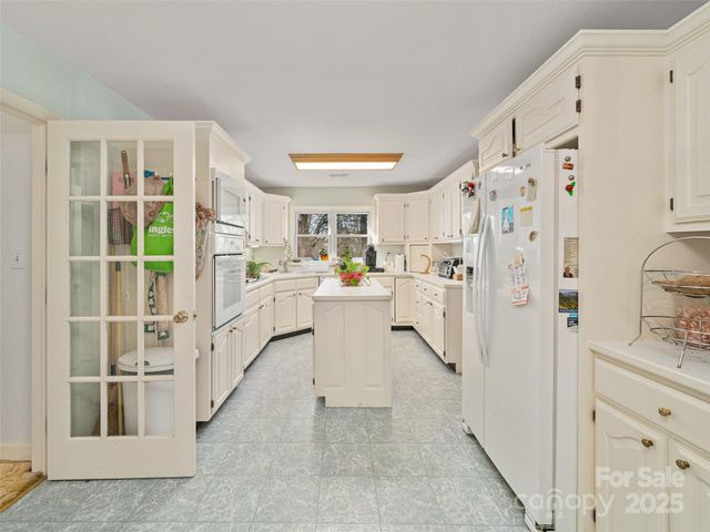 35 Smith Ridge Drive, Asheville, NC 28803