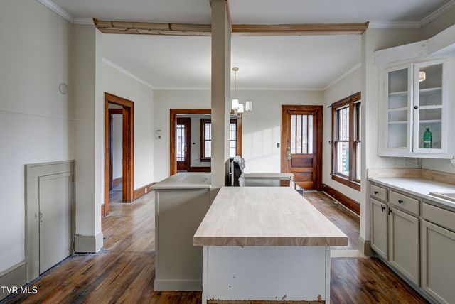 1027 North Elm Avenue, Erwin, TN 37650