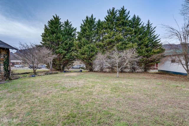 1027 North Elm Avenue, Erwin, TN 37650