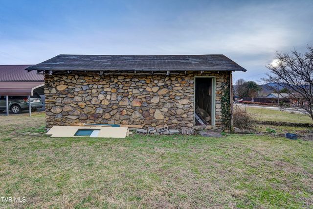 1027 North Elm Avenue, Erwin, TN 37650