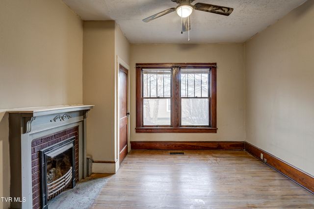 1027 North Elm Avenue, Erwin, TN 37650