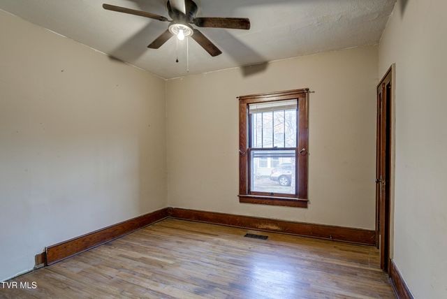 1027 North Elm Avenue, Erwin, TN 37650