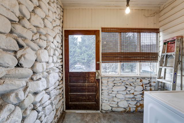 1027 North Elm Avenue, Erwin, TN 37650