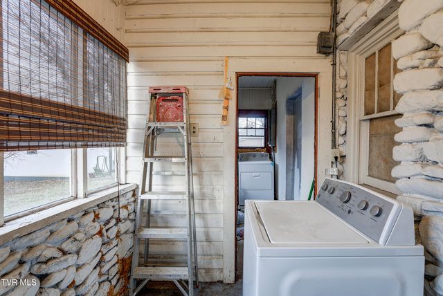 1027 North Elm Avenue, Erwin, TN 37650