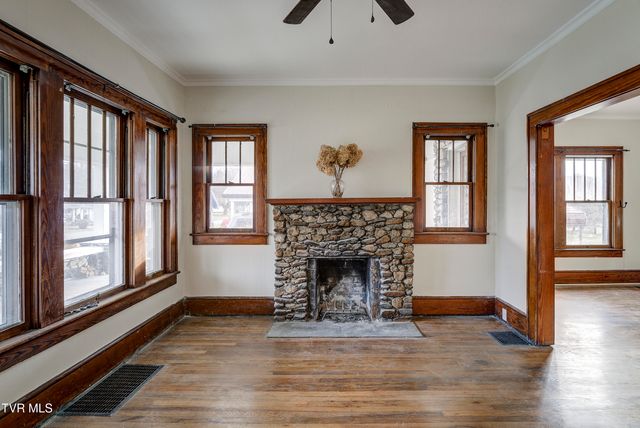 1027 North Elm Avenue, Erwin, TN 37650