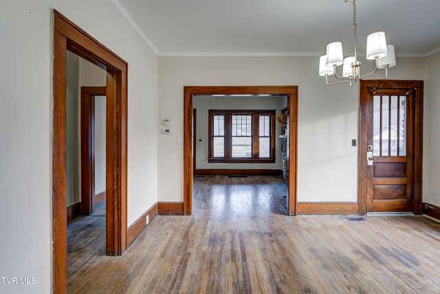 1027 North Elm Avenue, Erwin, TN 37650