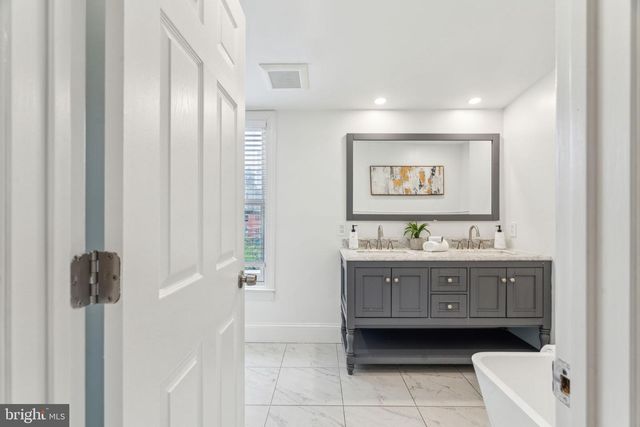 2000 MOUNT VERNON ST, Philadelphia, PA 19130